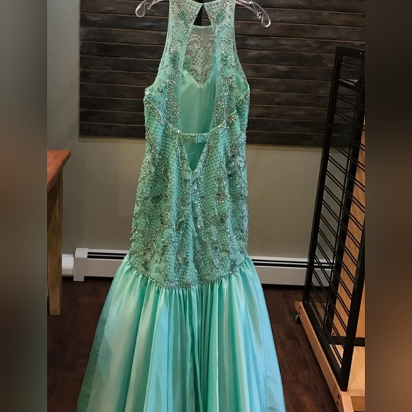 Sherri Hill Dress. - Picture 2 of 5